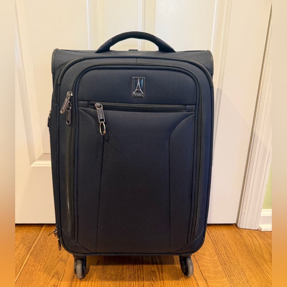 Travelpro Crew VersaPack Underseat Spinner Navy Blue